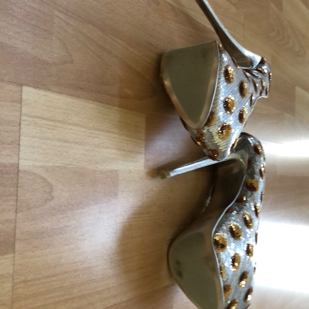Shoes - Picture 4 of 5